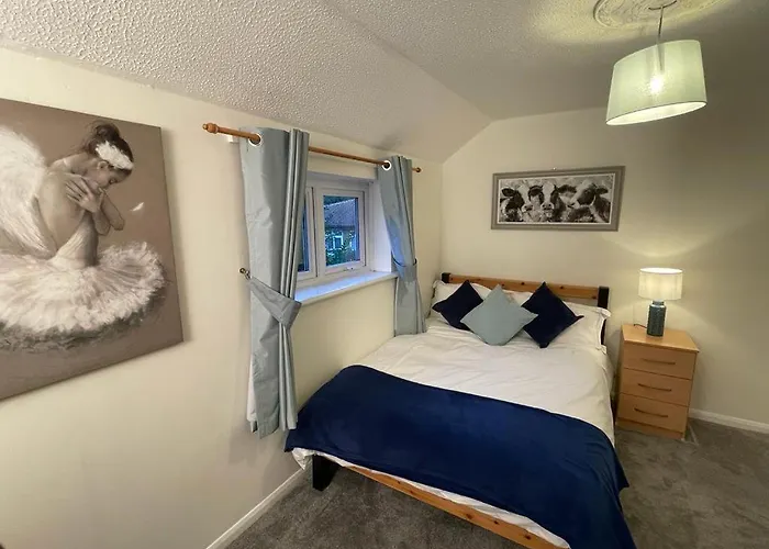 3-Bedroom Home With Free Parking