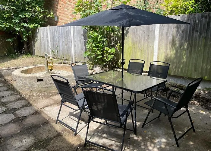 3-Bedroom Home With Free Parking